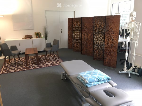Repräsentativer Praxis-, Atelier,- Büroraum: Gesatmfläche oder zwei Einheiten separat zu vermieten 8