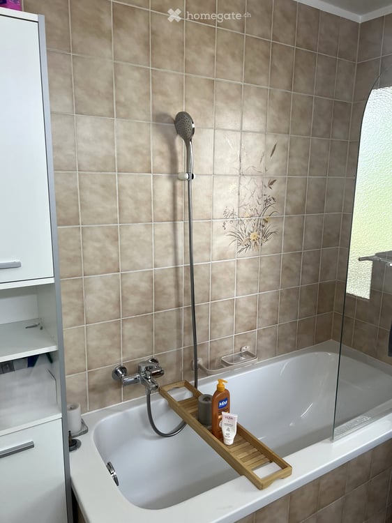 Grosszügige 5.5-Zimmerwohnung mit Cheminée, inkl. Garage, mehreren Balkonen und schöner Aussicht 15