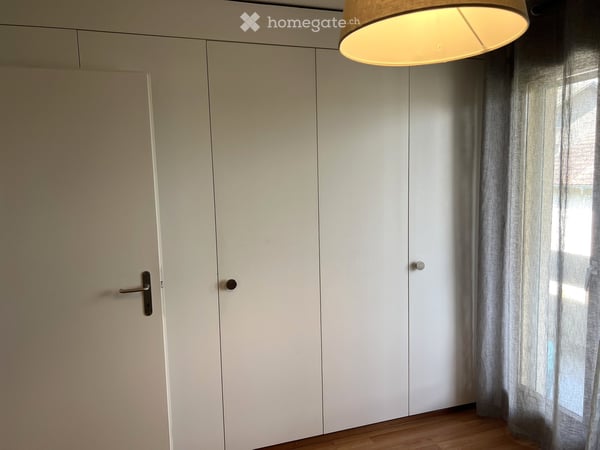 Grosszügige 5.5-Zimmerwohnung mit Cheminée, inkl. Garage, mehreren Balkonen und schöner Aussicht 12