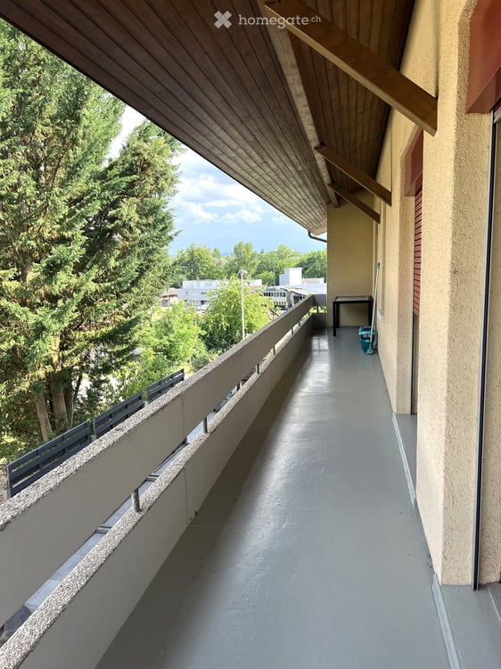 Grosszügige 5.5-Zimmerwohnung mit Cheminée, inkl. Garage, mehreren Balkonen und schöner Aussicht 18
