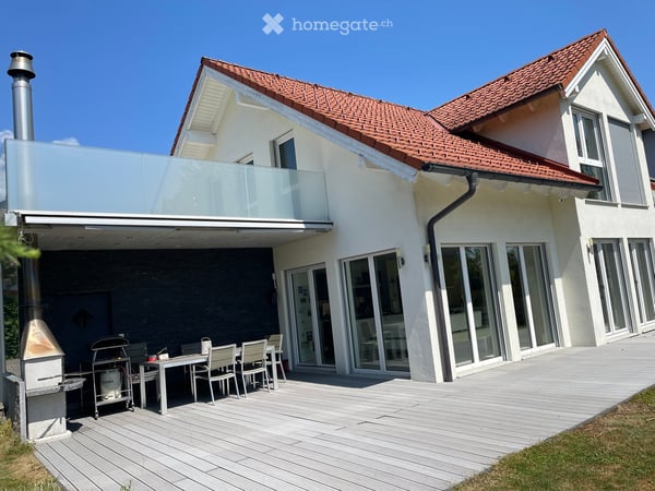 Modernes helles 7.5 Zimmer Einfamilienhaus an schöner, ruhiger Lage mit Umschwung 2