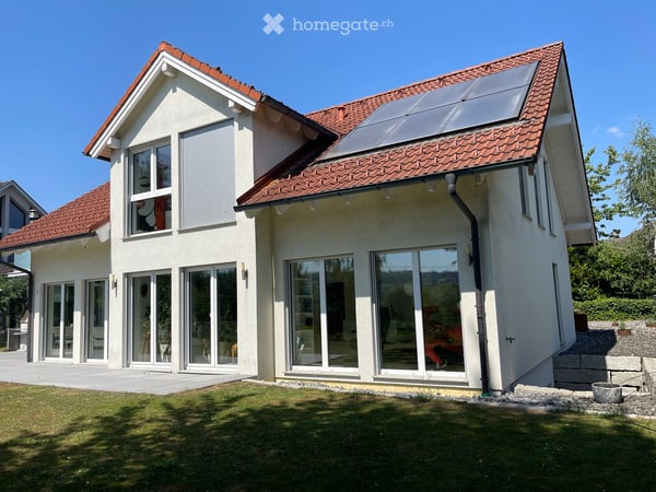 Modernes helles 7.5 Zimmer Einfamilienhaus an schöner, ruhiger Lage mit Umschwung 3
