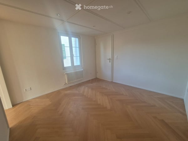 Neu renovierte 2.5-Zimmer-Wohnung mit Terrasse 3