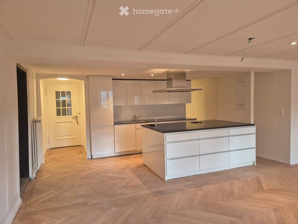 Neu renovierte 2.5-Zimmer-Wohnung mit Terrasse 2