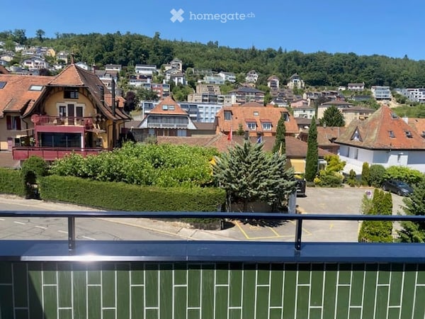 Appartements neufs de 2.5 pièces avec deux balcons à Peseux/NE, parking inclus.