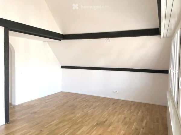 Moderne 2.5-Zimmer-Dachwohnung mit Balkon an zentraler Lage 6