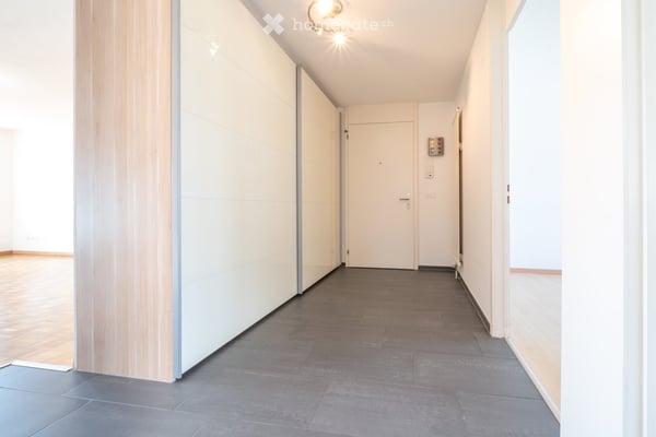 Zentral gelegene Wohnung mit Weitsicht 8