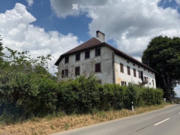 Maison de 4 appartements avec grange et terrain 1