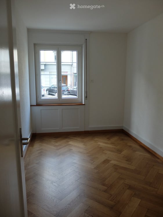 Charmante & günstige 2.5-Zimmer-Altbauwohnung an der Murtenstrasse in Biel/Bienne 1