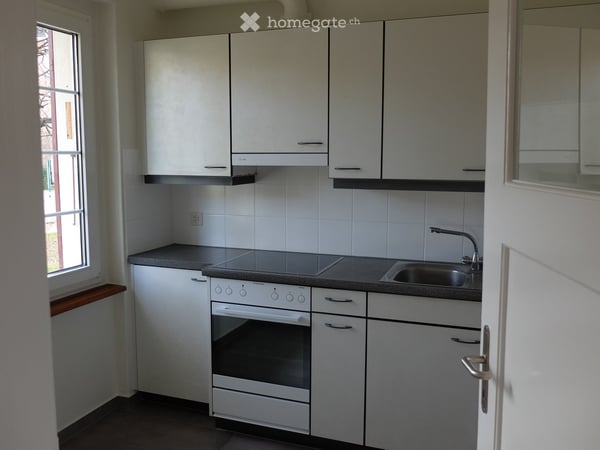 Charmante & günstige 2.5-Zimmer-Altbauwohnung an der Murtenstrasse in Biel/Bienne 5