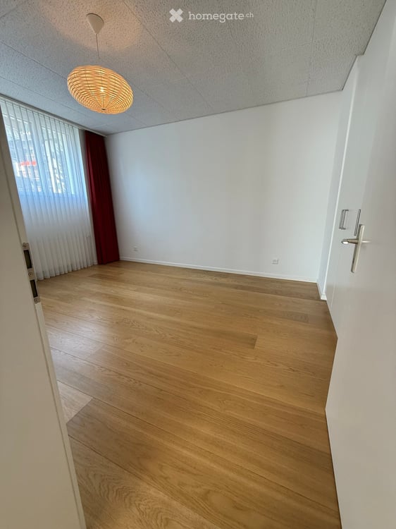 Helle 3 Zimmer-Wohnung mit Garten im Zentrum von Flims 4