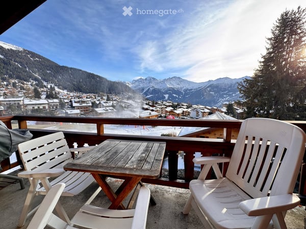 Charming Alpine Apartment for Sale in Verbier, 3.5 Rooms with Stunning Mountain Views 3