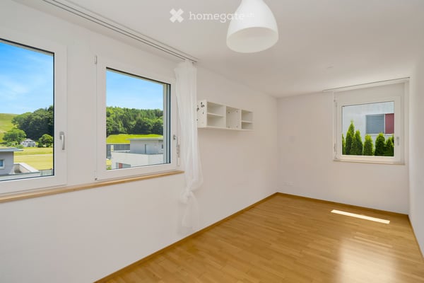 Charmantes Doppeleinfamilienhaus mit Idyllischem Garten 5