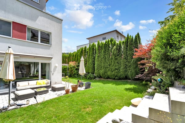 Charmantes Doppeleinfamilienhaus mit Idyllischem Garten 11