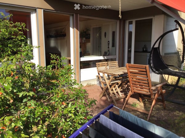 Sonnige, ruhige 3.5-Zimmer-Parterre-Wohnung mit eigenem Sitzplatz und eigener Waschküche 3