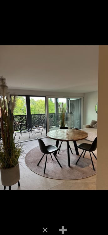 Moderne 2.5-Zimmer-Neubauwohnung mit Balkon und schöner Aussicht in Biel/Bienne – sofort verfügbar 1
