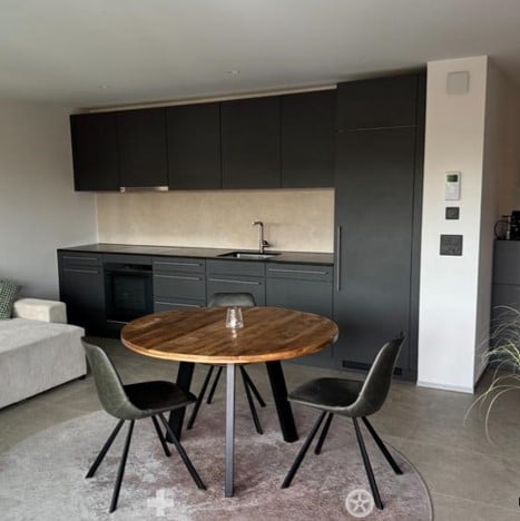 Moderne 2.5-Zimmer-Neubauwohnung mit Balkon und schöner Aussicht in Biel/Bienne – sofort verfügbar 3