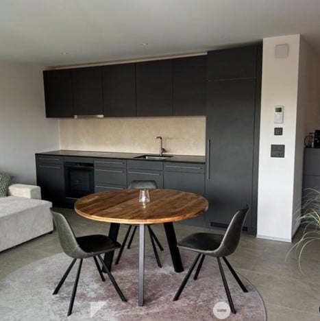 Moderne 2.5-Zimmer-Neubauwohnung mit Balkon und schöner Aussicht in Biel/Bienne – sofort verfügbar 3