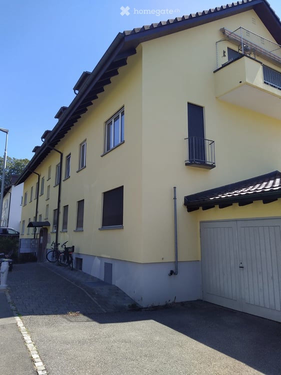 Charmante 2-Zimmer-Wohnung mit Balkon und schöner Aussicht zum Gurten in Bern 8