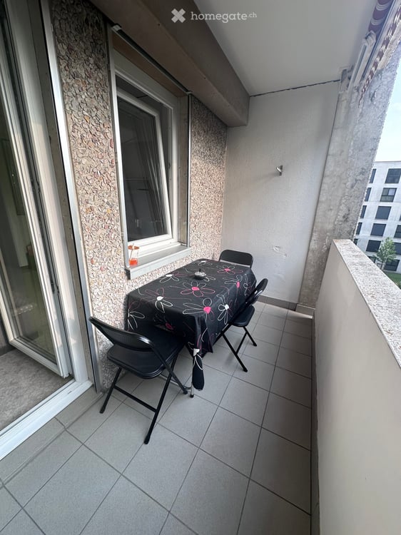 Grand studio avec balcon verdoyant et calme à Fribourg 5
