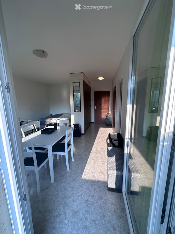 Grand studio avec balcon verdoyant et calme à Fribourg 2