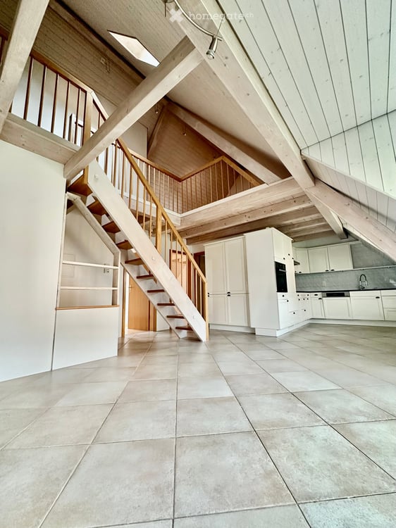 Charmante 3.5-Zimmer-Maisonette-Dachwohnung mit Galerie in Safnern. Sofort verfügbar! 4