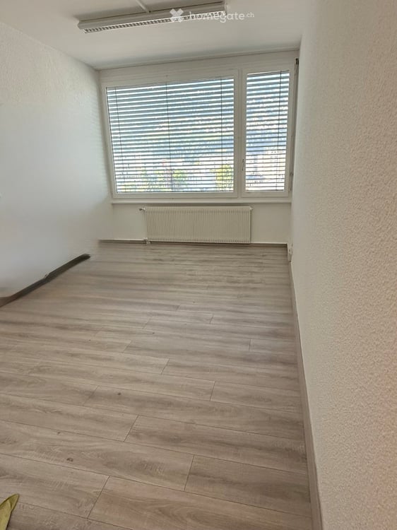 Bureau lumineux idéal en face de la Gare à Sion – Avenue du France 8 4