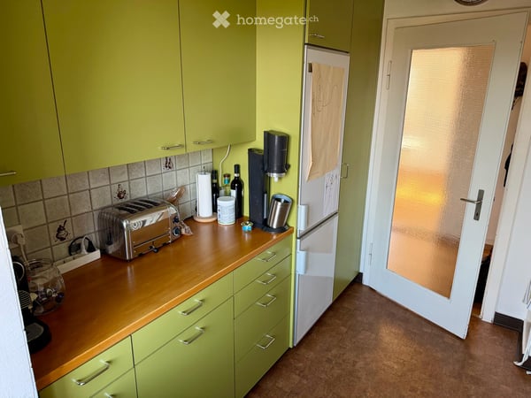 Charmante 3-Zimmer-Altbauwohnung inkl. Parkplatz an ruhiger und zentraler Lage in Zürich 9