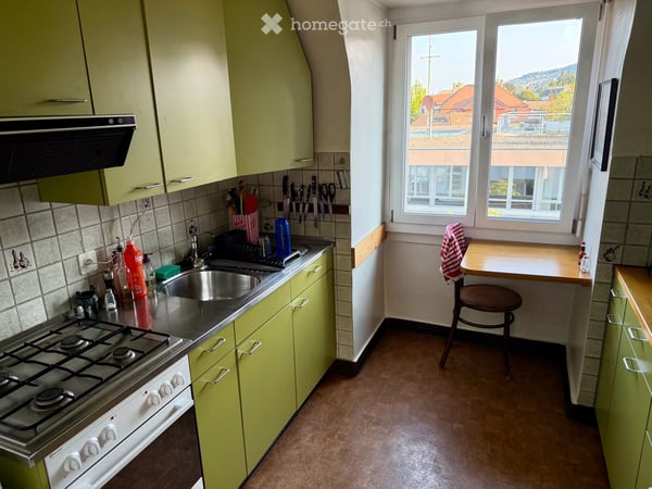 Charmante 3-Zimmer-Altbauwohnung inkl. Parkplatz an ruhiger und zentraler Lage in Zürich 10