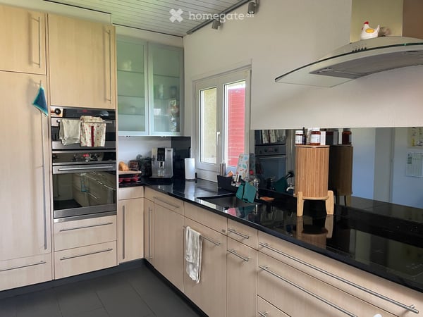 Charmante 4.5-Zimmer-Maisonette-Wohnung im Altbau in Biel/Bienne 2