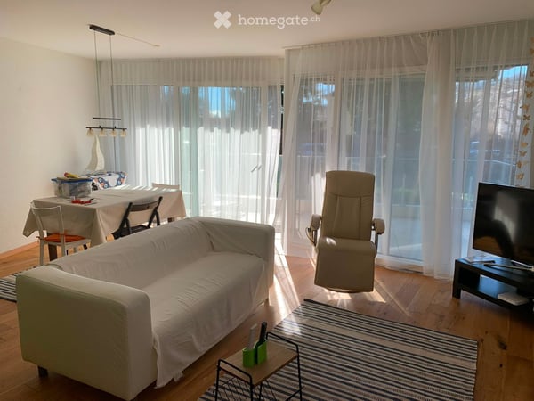 Lumineux appartement de 3,5 pièces avec balcon à Areuse – disponible immédiatement ! 2