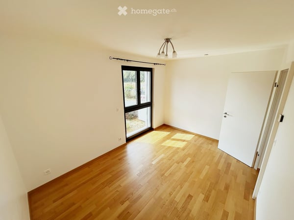 Appartement 4.5 pièces : lumineux - 2 places de parc extérieures incluses 12