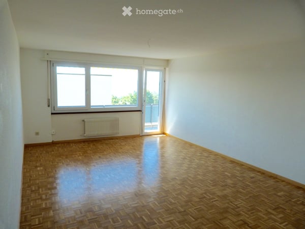 Appartement 3.5 pièces rénové avec balcon à Hauterive NE 3