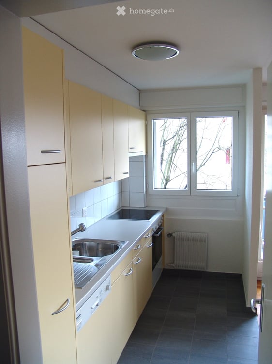 Appartement 3.5 pièces rénové avec balcon à Hauterive NE 4