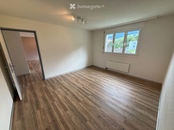Moderne 2.5 Zimmer Wohnung mit Alpenpanorama und doppeltem Schlossblick 8
