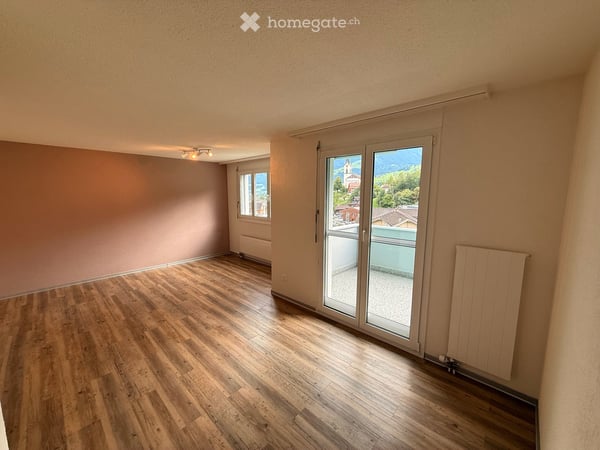 Moderne 2.5 Zimmer Wohnung mit Alpenpanorama und doppeltem Schlossblick 2