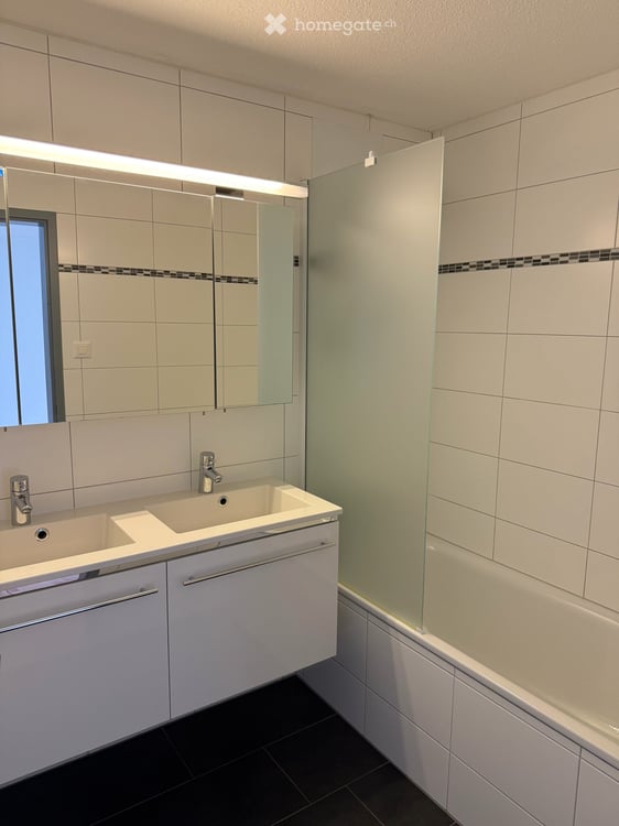 Grosszügige 3.5 Zimmer Wohnung an sonniger Lage mit Balkon & Ausblick 17