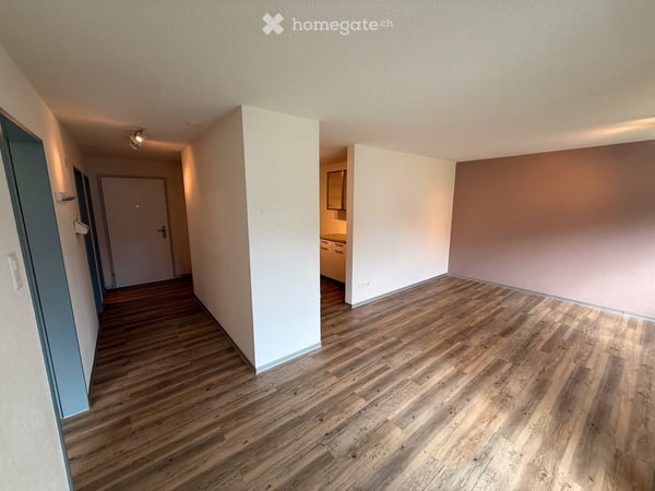 Moderne 2.5 Zimmer Wohnung mit Alpenpanorama und doppeltem Schlossblick 3