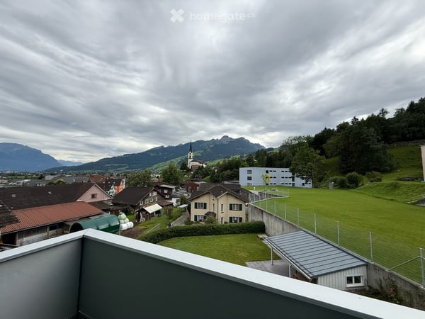Moderne 2.5 Zimmer Wohnung mit Alpenpanorama und doppeltem Schlossblick 12