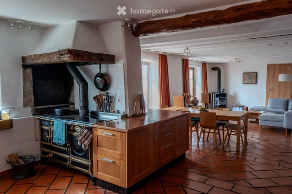 Charmant duplex de 4.5 pièces à louer à Fontanezier – Cachet historique et confort moderne 2