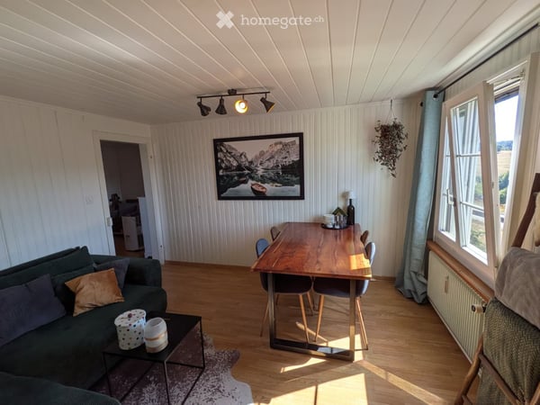 Charmante 3.5-Zimmer-Dachwohnung am Bahnhofplatz in Tobel 8