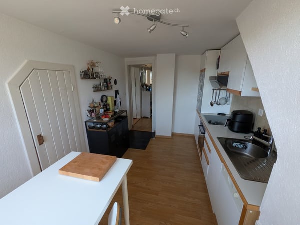 Charmante 3.5-Zimmer-Dachwohnung am Bahnhofplatz in Tobel 2
