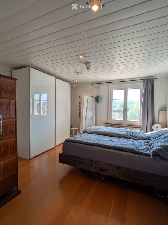 Charmante 3.5-Zimmer-Dachwohnung am Bahnhofplatz in Tobel 6