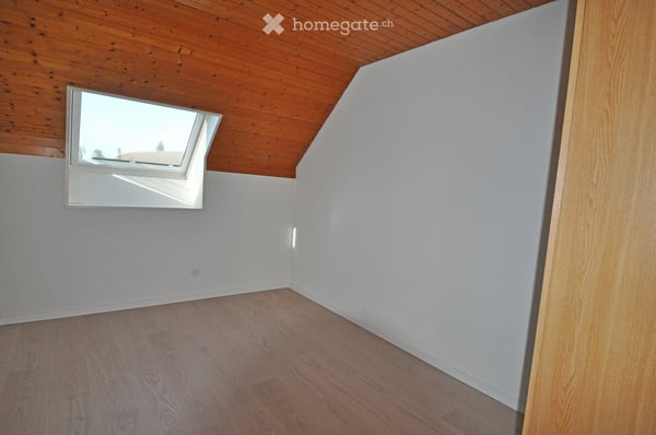 Charmante 3.5-Zimmer-Dachwohnung mit Balkon und Garage mit Vorplatz in Küttigen 8