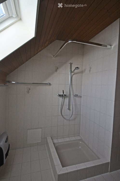 Charmante 3.5-Zimmer-Dachwohnung mit Balkon und Garage mit Vorplatz in Küttigen 10