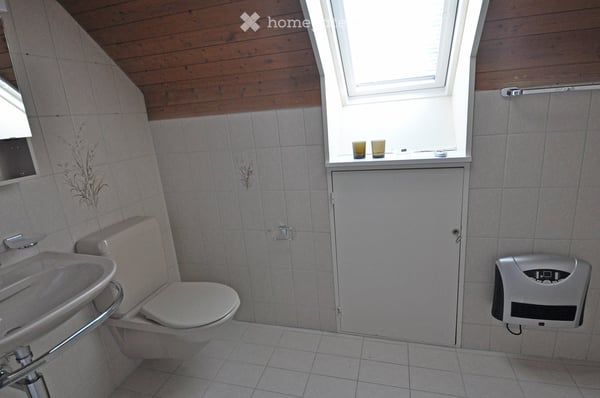 Charmante 3.5-Zimmer-Dachwohnung mit Balkon und Garage mit Vorplatz in Küttigen 9