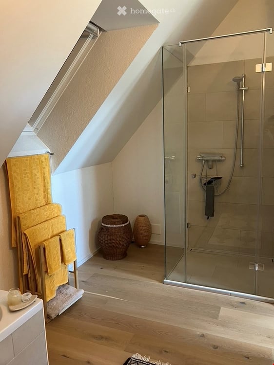 Tolle 3.5-Zimmer-Dachgeschosswohnung mit Balkon und Aussicht in Bern 8