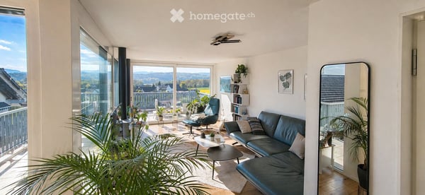 Attikawohnung mit Wintergarten-Charakter, grosszügigen Terrassen und Smart Home
