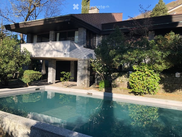 Villa mit Pool/Doppelgarage 2
