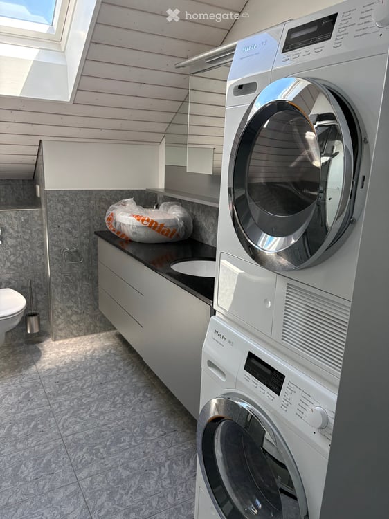 4.5-Room Attic Apartment with Winter Balcony, AC & View in Hünenberg 8